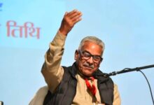 बरेली, 13.12.2025। राष्ट्रीय स्वयं सेवक संघ के सौ वर्ष पूर्ण होने पर चल रहे शताब्दी वर्ष कार्यक्रमों की श्रंख्ला में आज बरेली में एक बड़ा कार्यक्रम आयोजित किया गया। कार्यक्रम सिख समाज के बीच था। जिसमें राष्ट्रीय स्वयं सेवक संघ के सह सरकार्यवाह कृष्ण गोपाल मुख्य अतिथि व मुख्य वक्ता के रूप में थे। अर्बन हाट आडिटोरियम में हुए इस कार्यक्रम में सह सर कार्यवाह ने कहा कि गुरुतेग बहादुर जी भारतीय परंपरा के दैदीप्यमान नक्षत्र थे। उन्होंने समझाया कि गुरु महिमा और सिख समाज की परंपराओं को समझकर उनके रास्तों को अपना कर ही कुरीतिया, भेदभाव का समापन हो सकता है, राष्ट्र विकास का मार्ग प्रशस्त हो सकता है। 